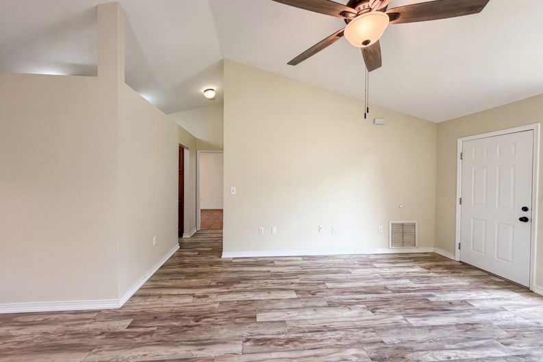 Photo 8 of 27 of 3430 55th Dr E, Bradenton, FL