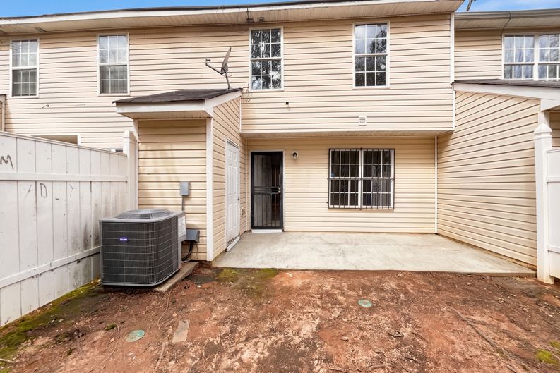 Photo 5 of 18 of 3794 Waldrop Ln, Decatur, GA