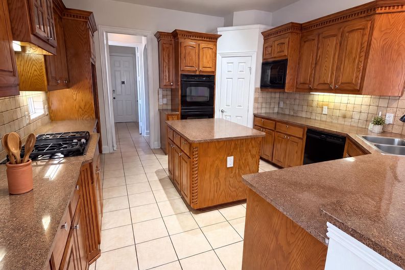 Photo 3 of 42 of 3228 Tearose Dr, Richardson, TX