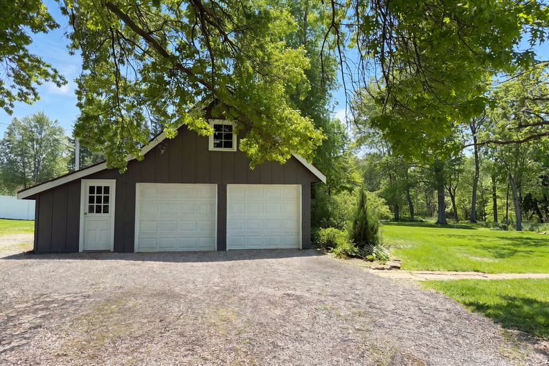 Photo 22 of 31 of 23691 Redfern Rd, Columbia Station, OH