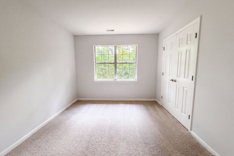 Photo 7 of 18 of 1604 Rocky Glen Ln, Charlotte, NC