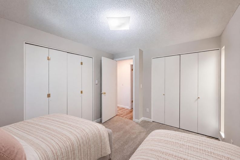 Photo 10 of 24 of 650 SW Meadow Dr, Beaverton, OR