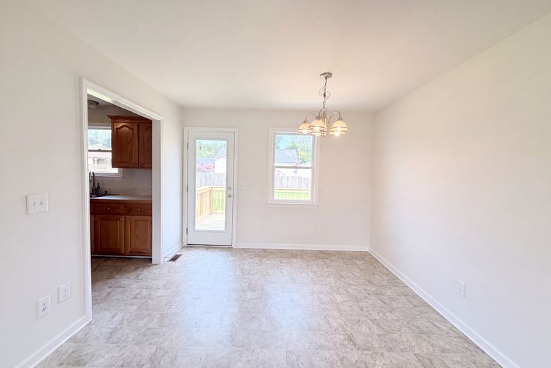 Photo 6 of 19 of 326 Gallop Ln, Springfield, TN