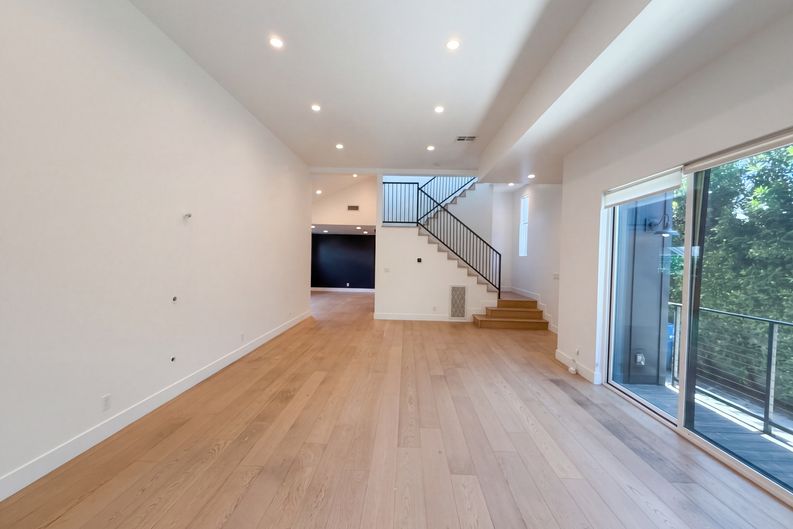 Photo 3 of 32 of 2418 Dallas St, Los Angeles, CA