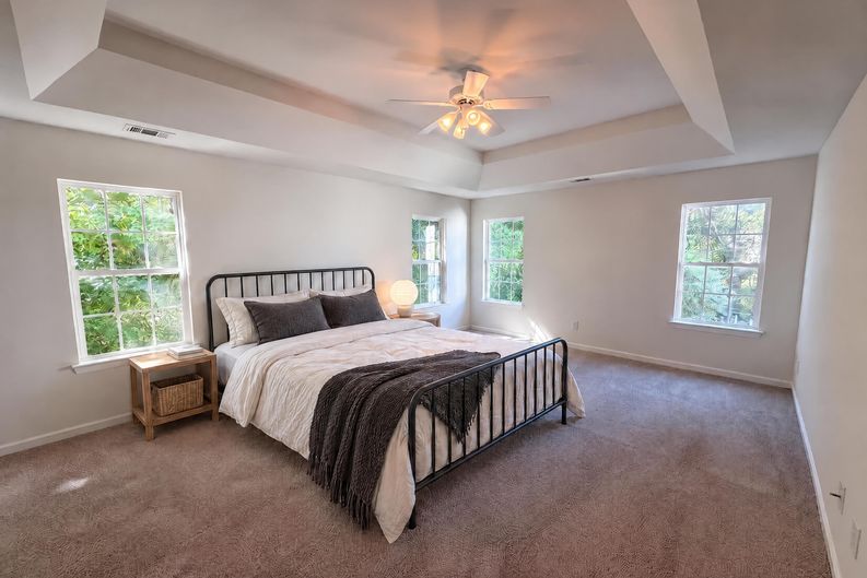 Photo 4 of 28 of 8902 Woodland Hills Rd, Charlotte, NC