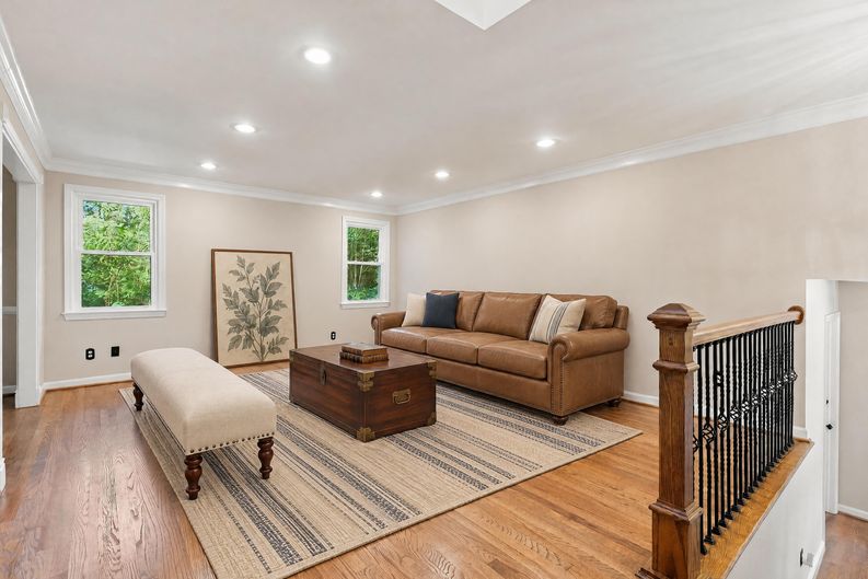 Photo 3 of 20 of 8706 Braeburn Dr, Annandale, VA