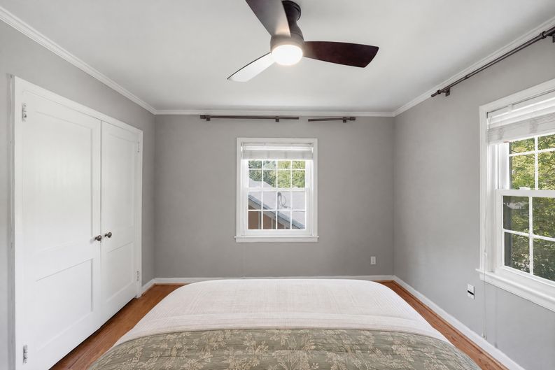 Photo 4 of 25 of 1347 Chalmette Dr NE, Atlanta, GA