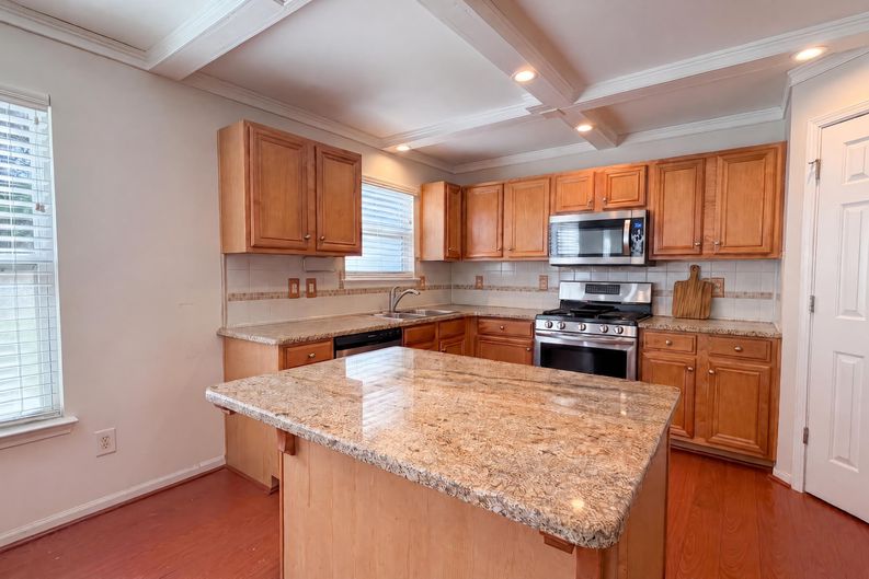 Photo 18 of 25 of 330 Oxnard Cir SW, Atlanta, GA