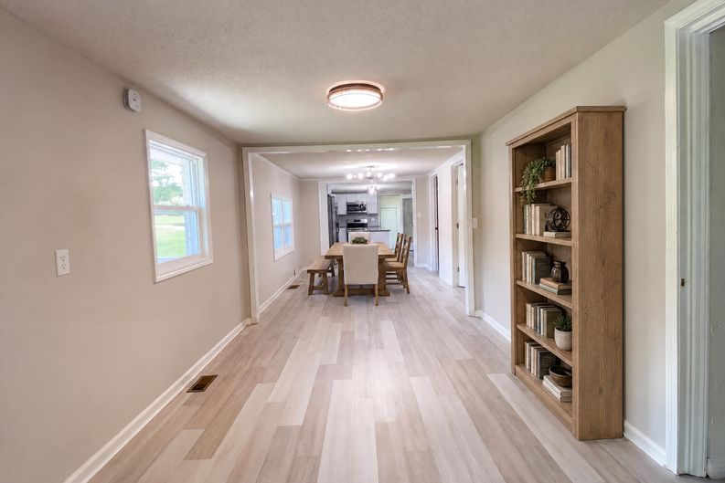 Photo 8 of 32 of 630 S Lee St, Batesburg, SC