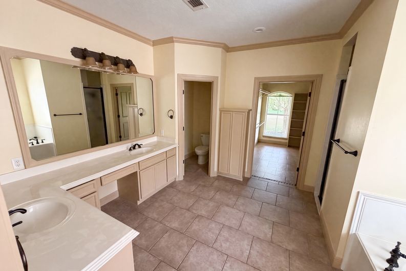 Photo 17 of 24 of 7945 Laurelwood St, Beaumont, TX