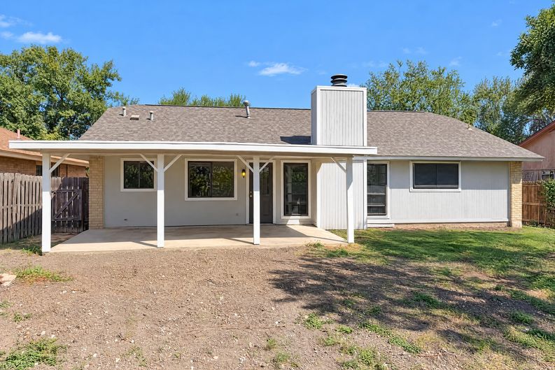 Photo 5 of 17 of 414 Jeanette Dr, Converse, TX
