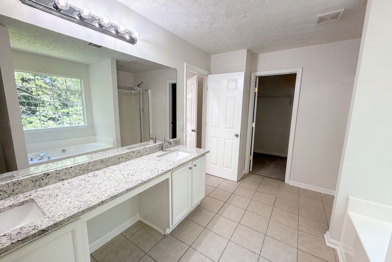 Photo 15 of 25 of 3582 Coveside Ct, Loganville, GA