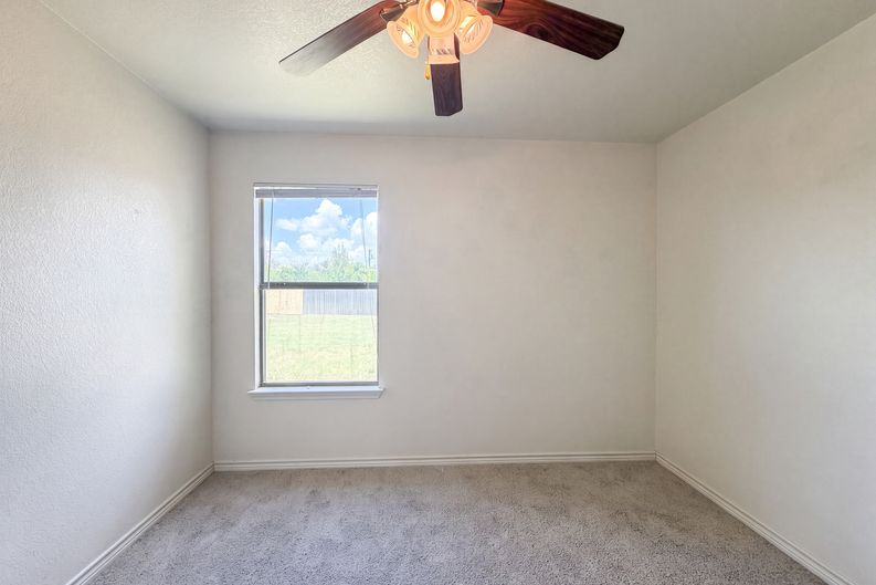 Photo 9 of 16 of 2512 Saulsbury Dr, Temple, TX