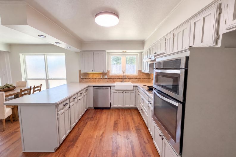 Photo 10 of 27 of 1208 Hillcrest Dr, Euless, TX