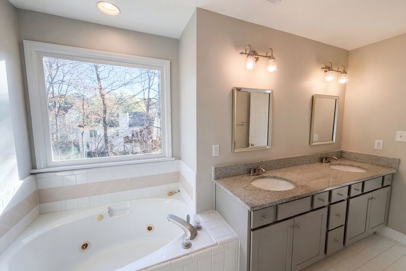 Photo 6 of 19 of 304 Arlington Rdg, Cary, NC