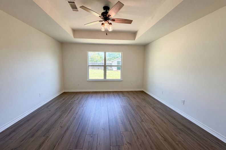 Photo 4 of 16 of 8710 Surrey Ct, Temple, TX
