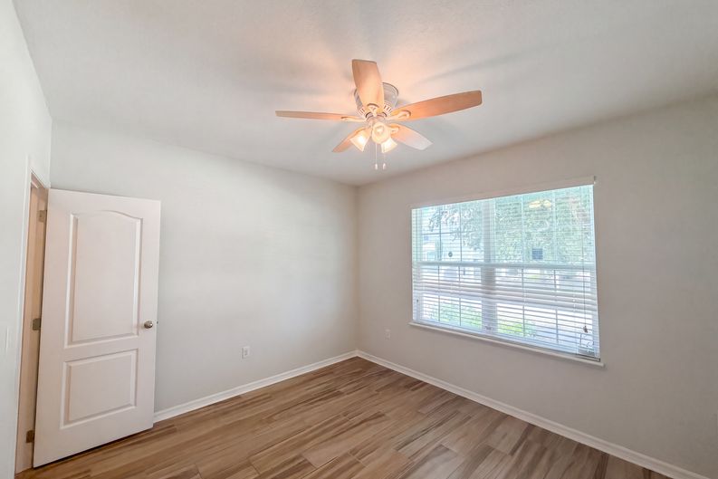Photo 14 of 24 of 1048 Bethpage Rd, Auburndale, FL