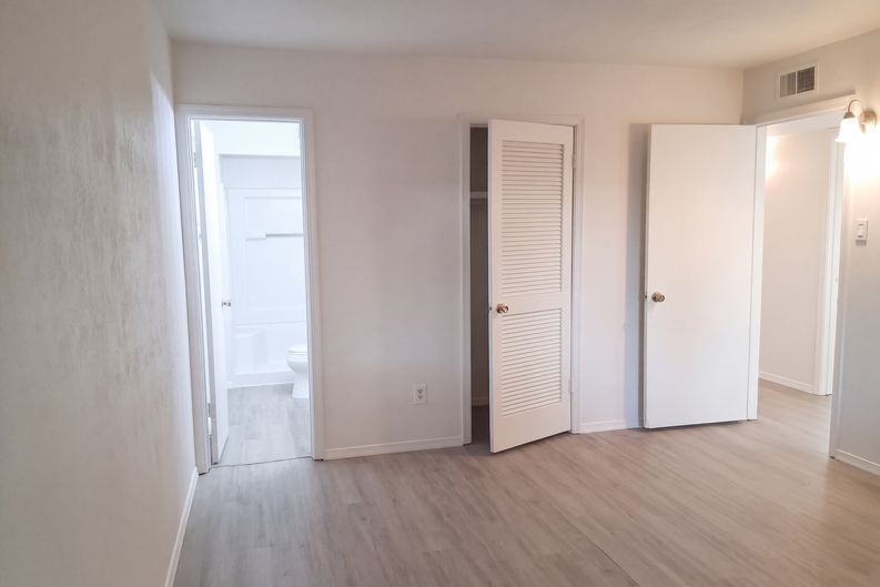 Photo 4 of 21 of 1817 Corte Eduardo St SW, Albuquerque, NM
