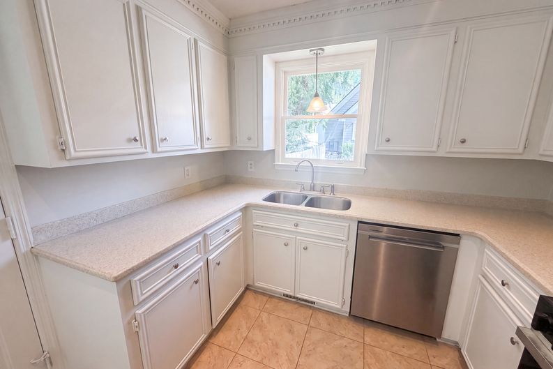 Photo 11 of 37 of 153 Courtney Oak Dr, West Columbia, SC