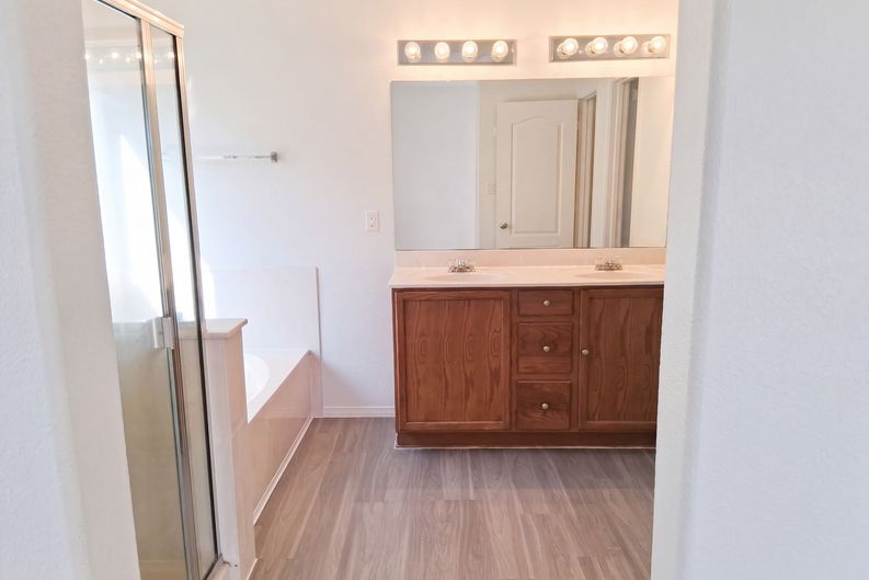 Photo 10 of 28 of 2900 Duerson Trl SW, Albuquerque, NM