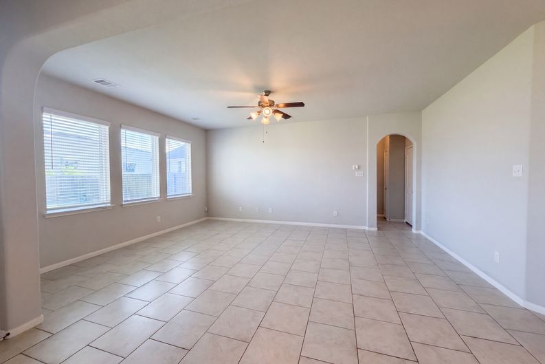 Photo 3 of 22 of 222 Ashley Way, Alvin, TX