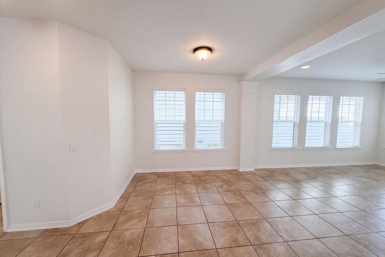 Photo 12 of 39 of 8231 Laureate Blvd, Orlando, FL