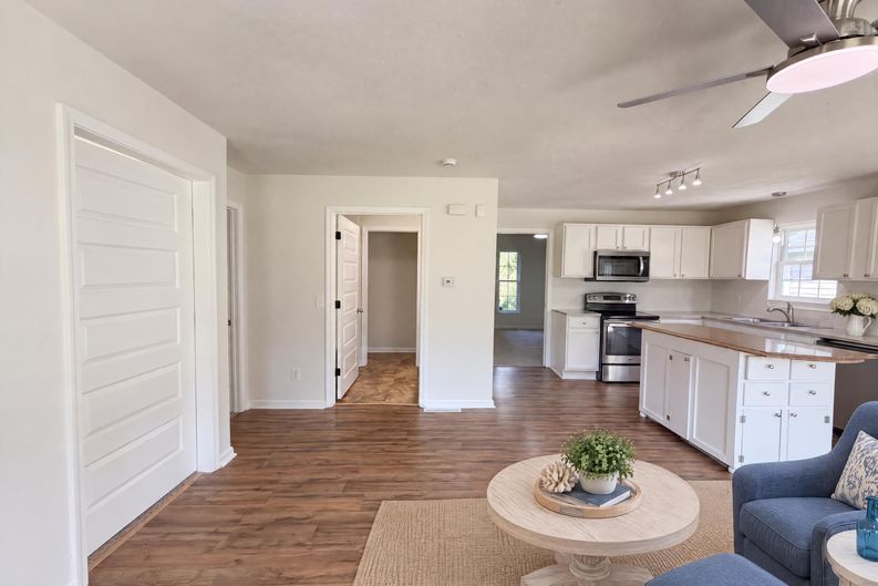 Photo 11 of 33 of 4982 Follansbee Rd, Winston Salem, NC