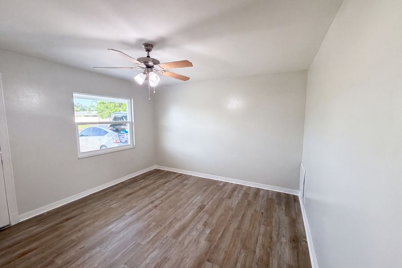 Photo 11 of 27 of 8283 86th Ave, Seminole, FL
