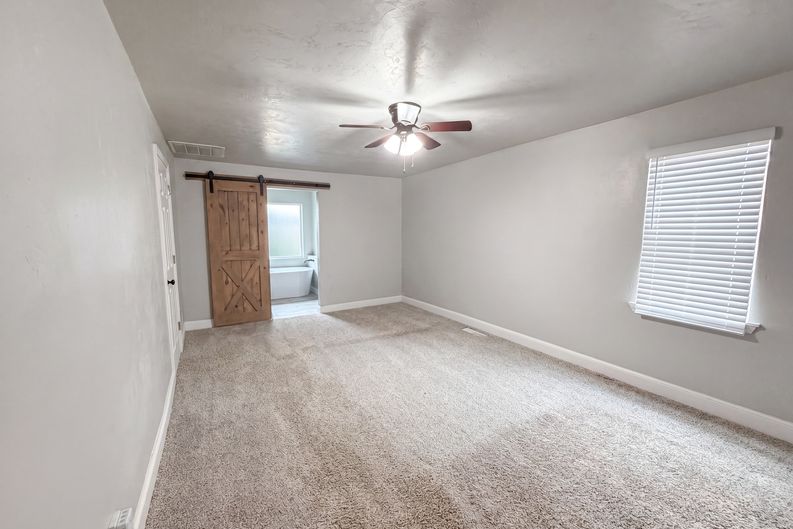 Photo 4 of 17 of 10508 Whitehaven Rd, Oklahoma City, OK