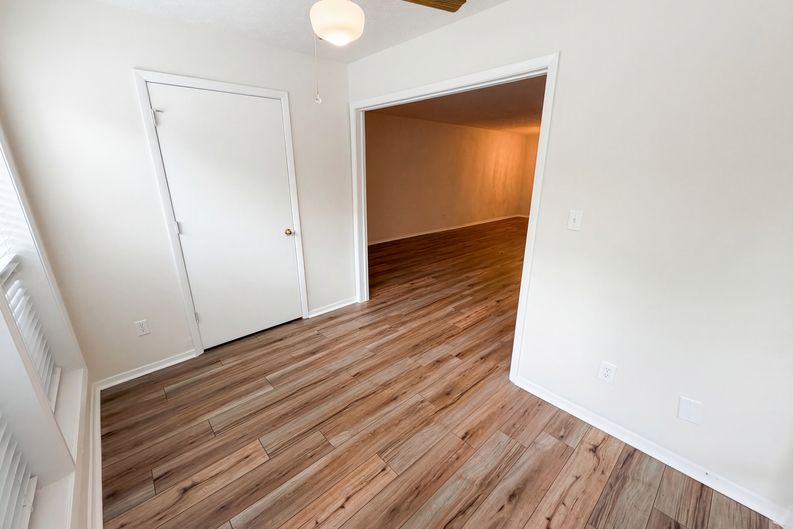 Photo 9 of 24 of 1013 Dunbar Dr, Atlanta, GA
