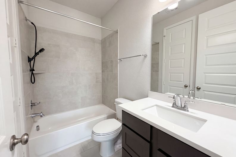 Photo 10 of 29 of 15418 Legacy Park Way, Pinehurst, TX
