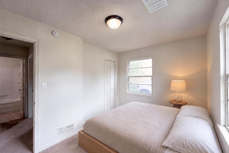 Photo 4 of 20 of 4770 Woodend Ave, Kansas City, KS