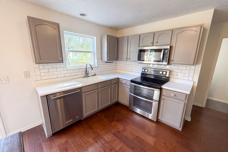 Photo 3 of 42 of 19448 Roudebush Blvd, Noblesville, IN