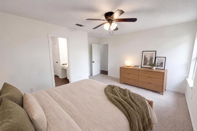 Photo 18 of 31 of 1033 Olivewood Ln, Fort Worth, TX