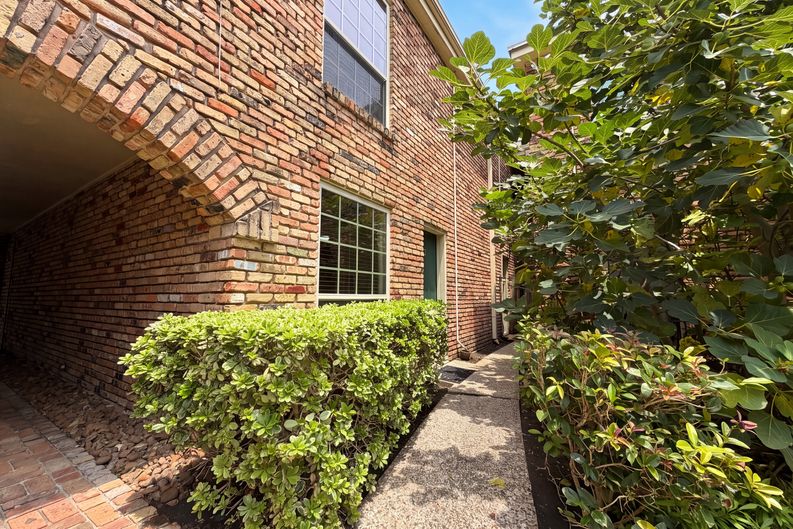 Photo 15 of 19 of 2503 McCue Rd, Houston, TX