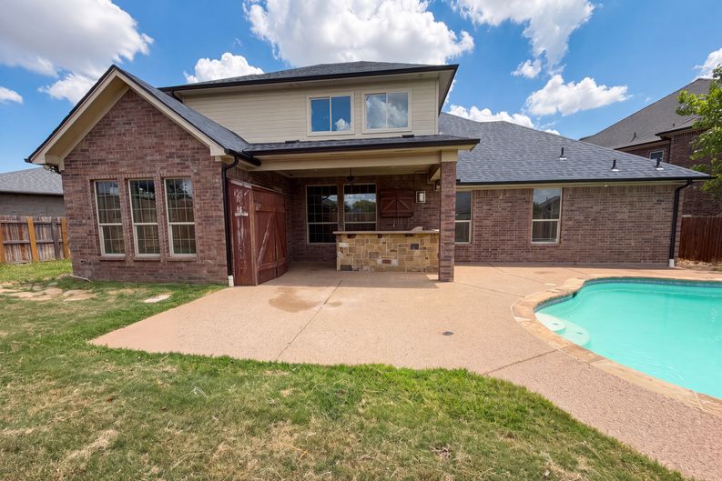 Photo 5 of 27 of 400 Blue Star Ct, Burleson, TX