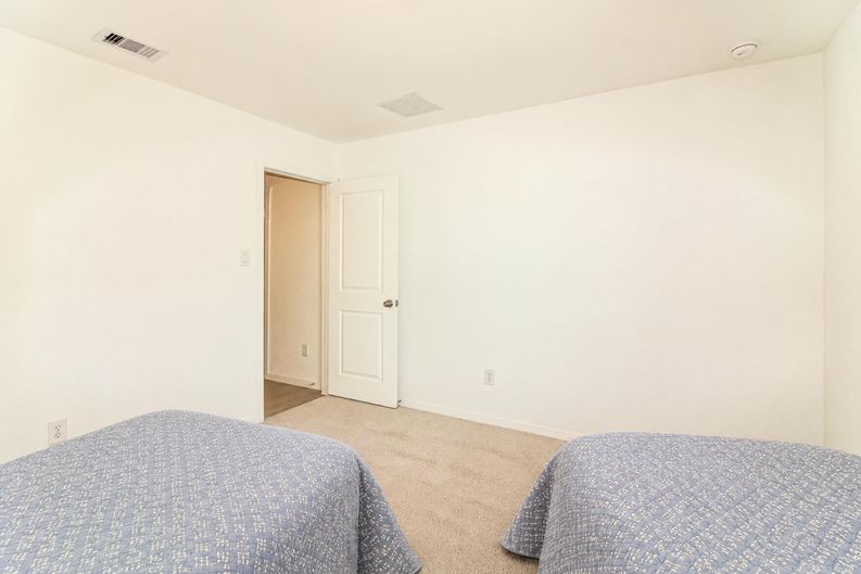 Photo 8 of 25 of 113 Meadowbrook Dr, Odem, TX