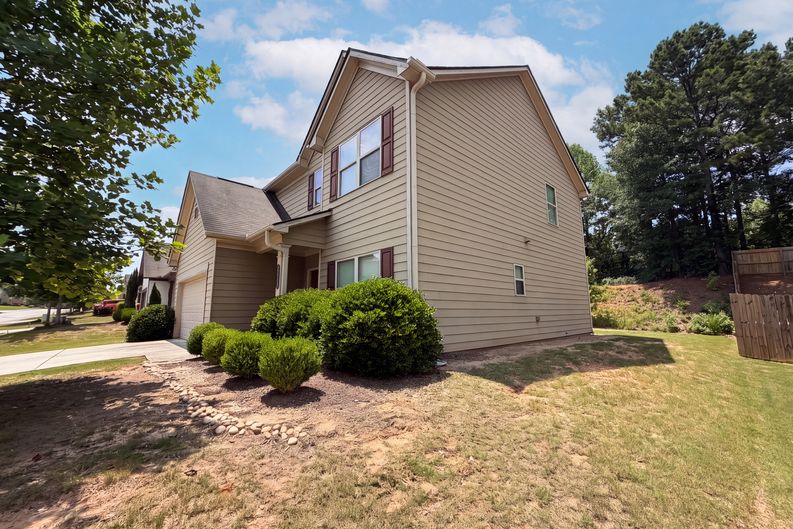 Photo 28 of 34 of 821 Walnut Woods Dr, Braselton, GA