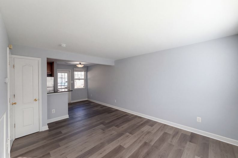 Photo 3 of 20 of 6940 Hawthorne St, Hyattsville, MD
