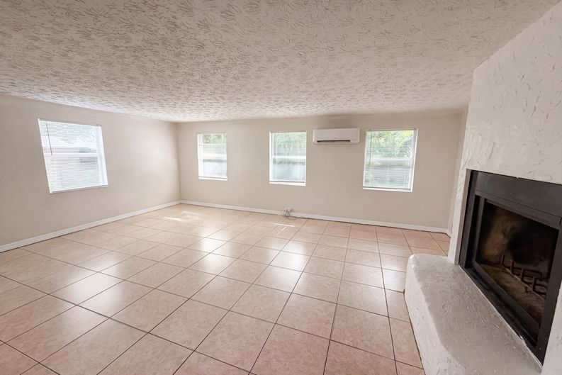 Photo 13 of 20 of 3740 Ballejo Ct W, Jacksonville, FL