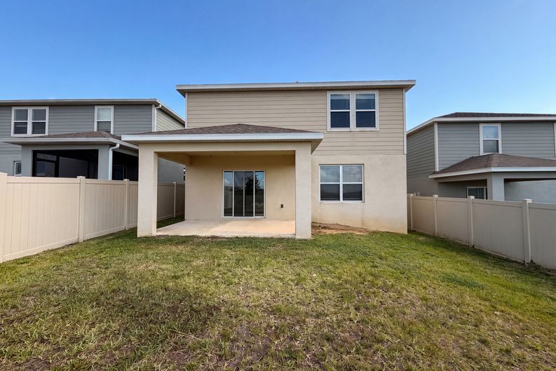 Photo 5 of 24 of 7768 Syracuse Dr, Clermont, FL
