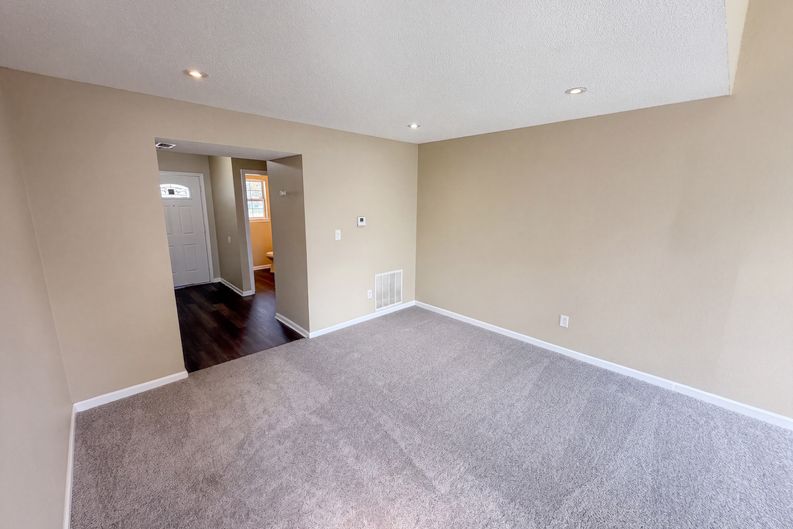 Photo 3 of 35 of 11307 Narrowleaf Dr, Indianapolis, IN