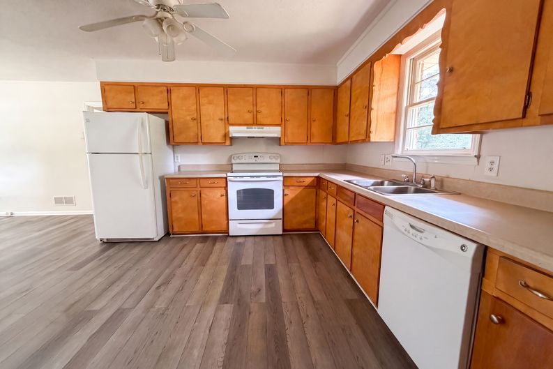 Photo 7 of 16 of 406 Lafayette Way, Camden, SC