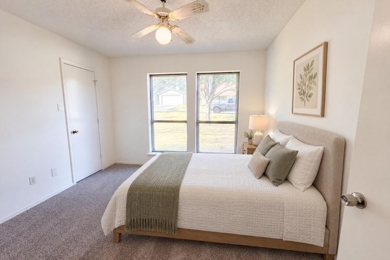Photo 4 of 22 of 2527 Holt Rd, Arlington, TX