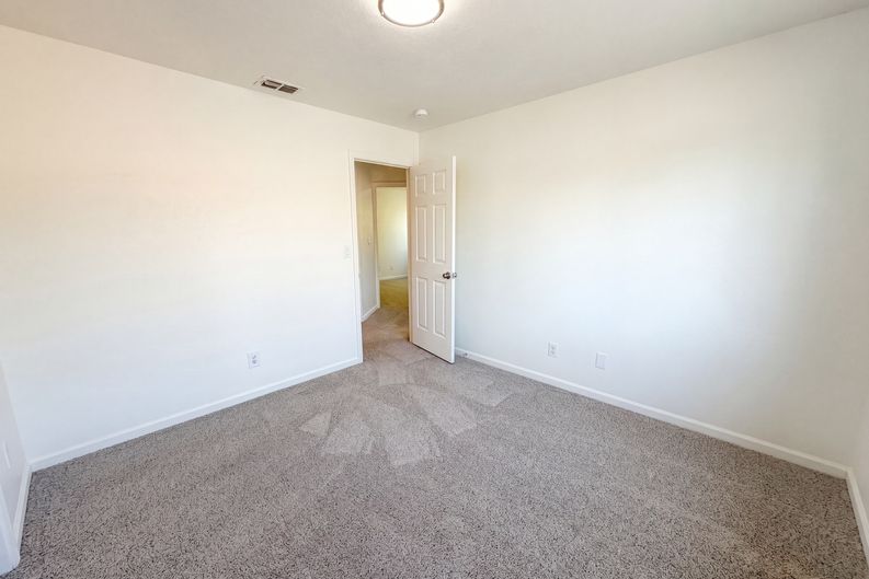 Photo 19 of 31 of 4711 Wildflower Ln, Rocklin, CA