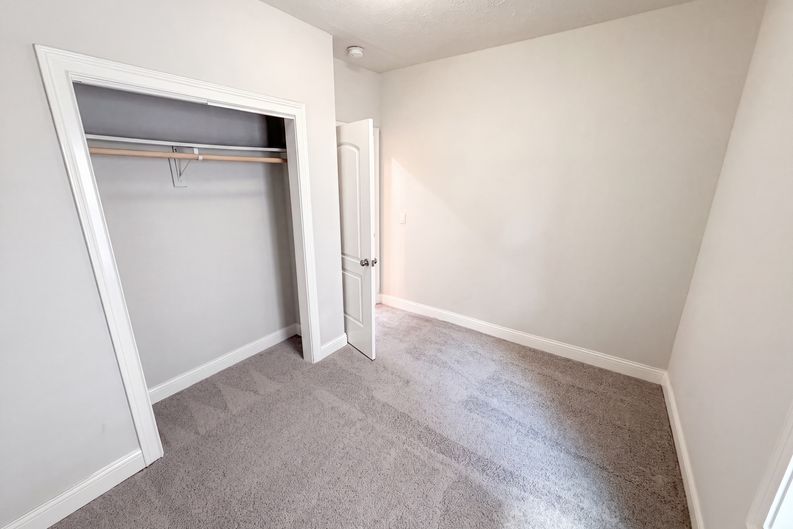 Photo 8 of 21 of 2615 Boulevard Pl, Indianapolis, IN
