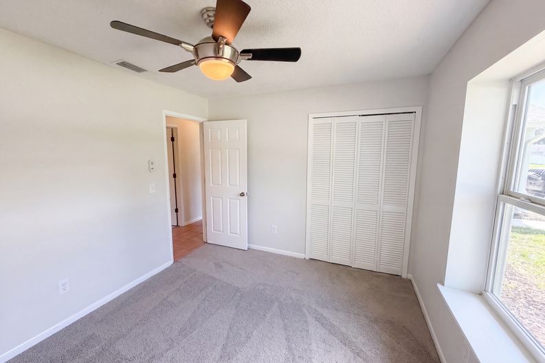 Photo 17 of 28 of 1061 Hunt St NW, Palm Bay, FL