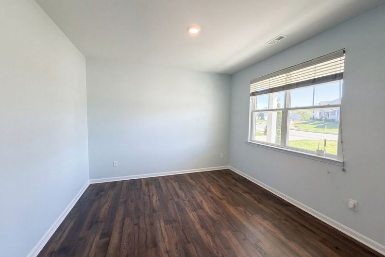 Photo 7 of 22 of 6454 Faulkner Dr, North Chesterfield, VA