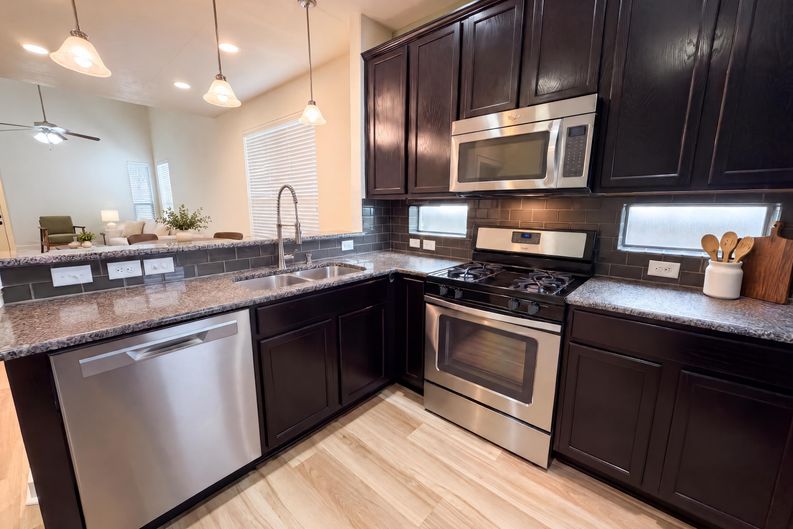 Photo 6 of 27 of 2101 Rivers Edge Way, Austin, TX