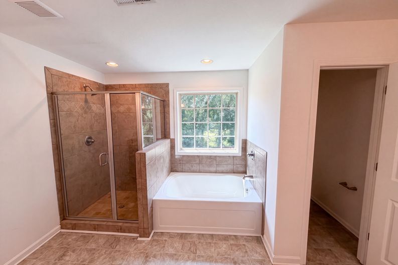 Photo 18 of 44 of 791 W Glenview Dr, Lenoir City, TN